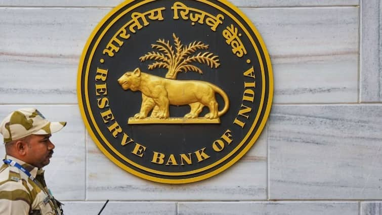 RBI ਅੱਪਡੇਟ: ਕੀ NPA ਅਤੇ ਬੈਂਕਾਂ ਦੇ ਕਰਜ਼ ਮੁਆਫ਼ੀ ਦਾ ਸੰਕਟ ਟਾਲਿਆ ਗਿਆ ਹੈ? ਬੈਂਕਿੰਗ ਸੈਕਟਰ ਦੀ ਸਿਹਤ ‘ਤੇ RBI ਨੇ ਕਿਹਾ ਵੱਡੀ ਗੱਲ